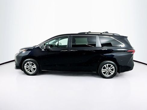 Used 2022 Toyota Sienna XLE Woodland Edition AWD/4WD image 4