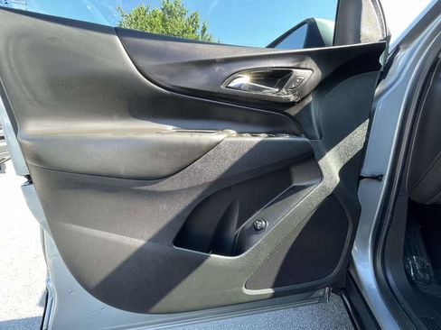 Used 2024 Chevrolet Equinox LT FWD image 25