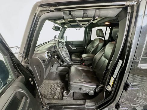 Used 2017 Jeep Wrangler Unlimited Sahara w/ Connectivity Group image 18