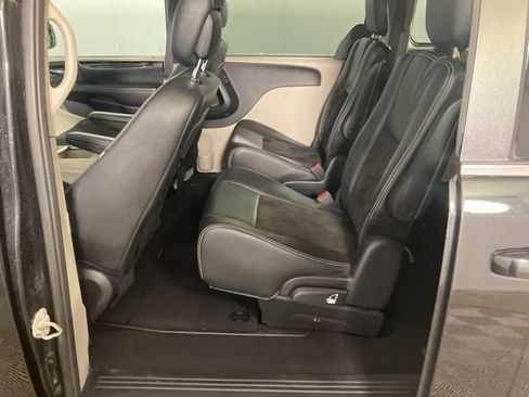 Used 2020 Dodge Grand Caravan SXT image 18