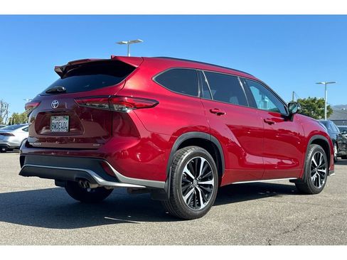 Used 2021 Toyota Highlander XSE FWD image 6
