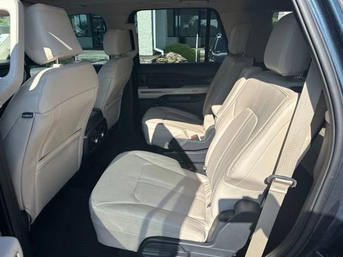 Used 2024 Ford Expedition Platinum AWD/4WD image 14
