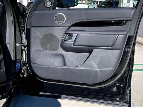 Used 2023 Land Rover Discovery S R-Dynamic image 28