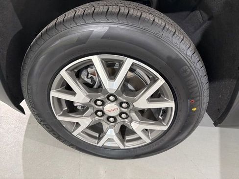 Used 2022 GMC Acadia SLE image 6