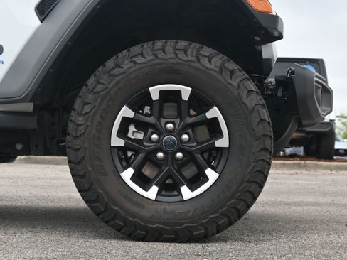 Used 2025 Jeep Wrangler Unlimited Rubicon 4xe w/ Safety Group AWD/4WD image 13