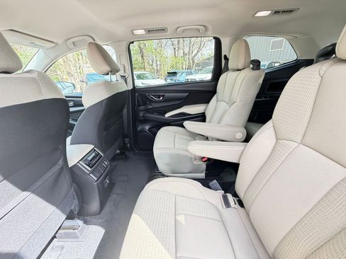 Used 2025 Subaru Ascent Premium AWD/4WD image 24