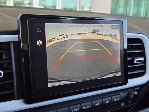 Used 2023 Hyundai Venue Limited image 30