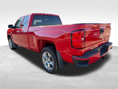Used 2019 Chevrolet Silverado 1500 Custom w/ Custom Convenience Package AWD/4WD image 3