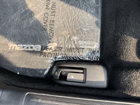 Used 2010 MAZDA MAZDA3 i Touring FWD image 12