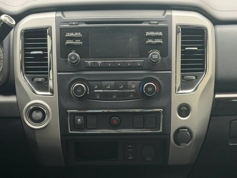 Used 2017 Nissan Titan SV RWD image 15