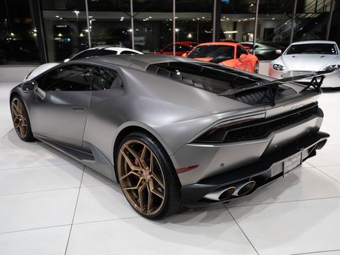 Used 2015 Lamborghini Huracan LP 610-4 AWD/4WD image 2