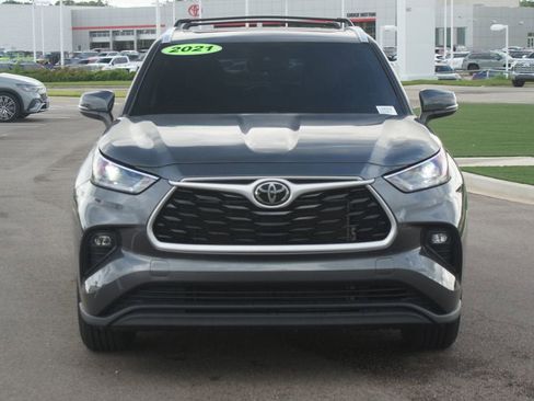Used 2021 Toyota Highlander XLE FWD image 26