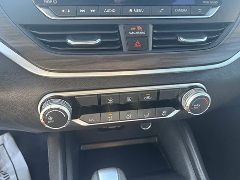 Used 2025 Nissan Altima 2.5 SV image 31