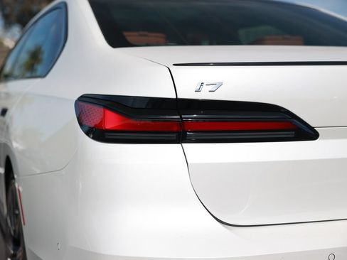 Used 2025 BMW i7 M70 w/ Executive Package AWD/4WD image 13