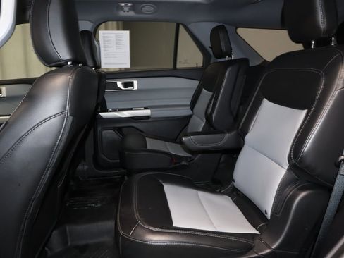 Certified 2022 Ford Explorer XLT w/ Equipment Group 202A image 21