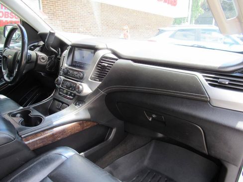 Used 2017 Chevrolet Suburban LT RWD image 30