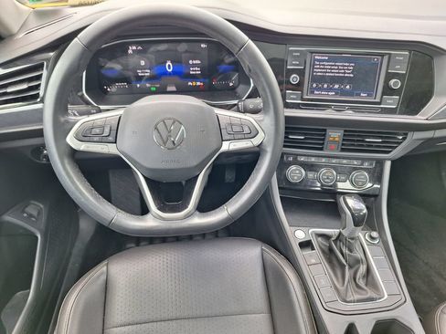 Used 2023 Volkswagen Jetta SE w/ Panoramic Sunroof Package FWD image 20