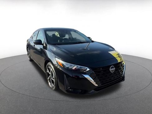 Used 2025 Nissan Sentra SV image 3