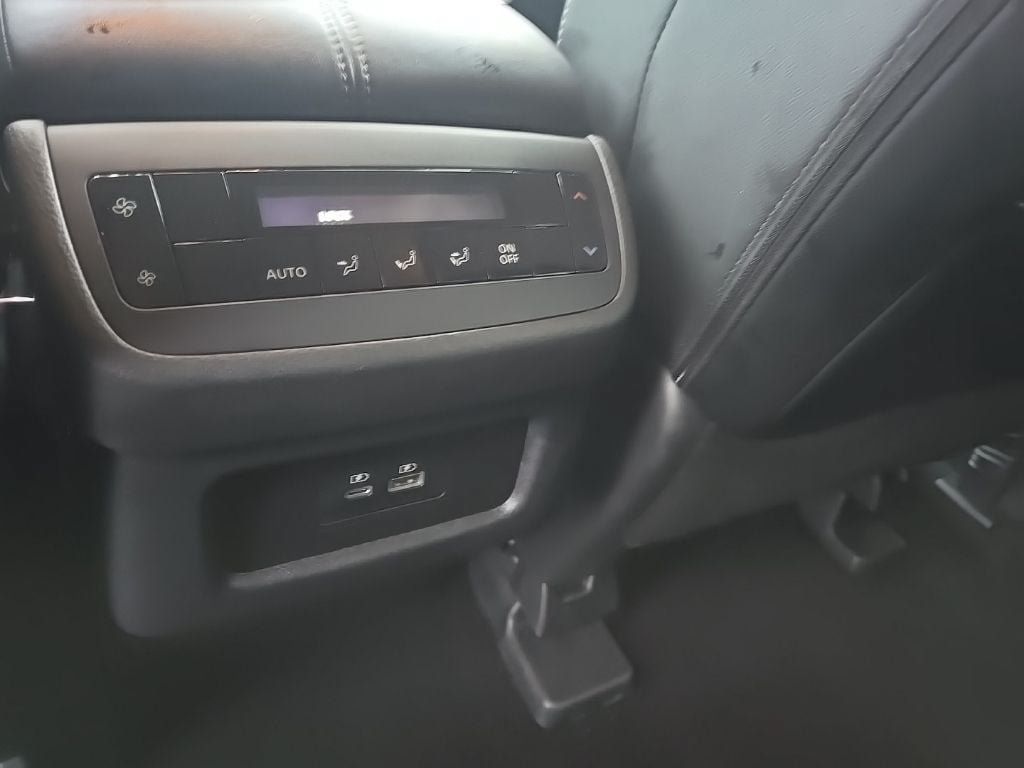 Used 2025 Nissan Pathfinder SL AWD/4WD image 25