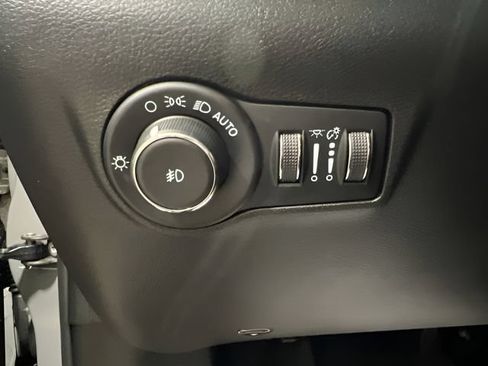 Used 2023 Jeep Compass Latitude AWD/4WD image 29