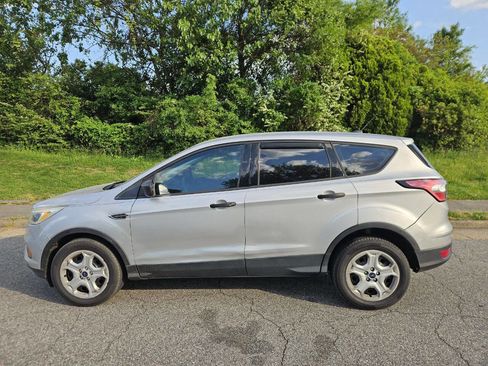 Used 2017 Ford Escape S image 2