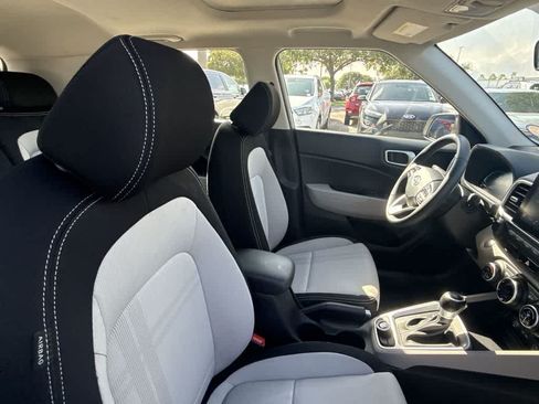 Used 2025 Hyundai Venue SEL FWD image 13