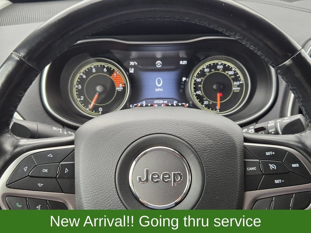 Used 2021 Jeep Cherokee Latitude Lux w/ Comfort/Convenience Group AWD/4WD image 18