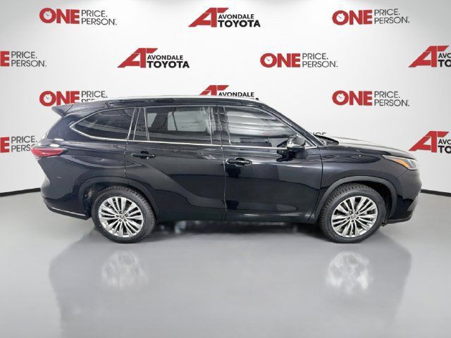 Used 2023 Toyota Highlander Platinum FWD image 8