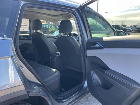 Used 2024 Volkswagen Taos SE image 33