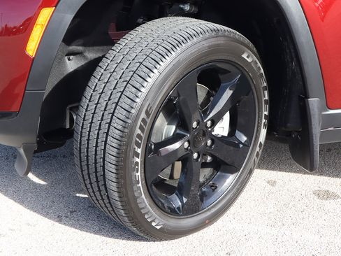 New 2025 Jeep Grand Cherokee L Altitude image 12