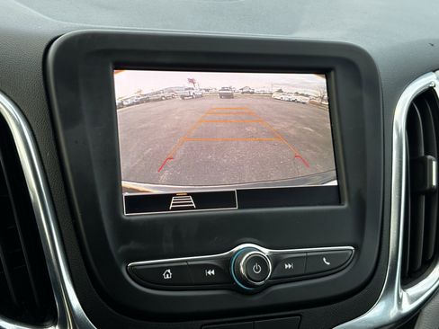 Used 2023 Chevrolet Equinox LT w/ Driver Convenience Package image 4