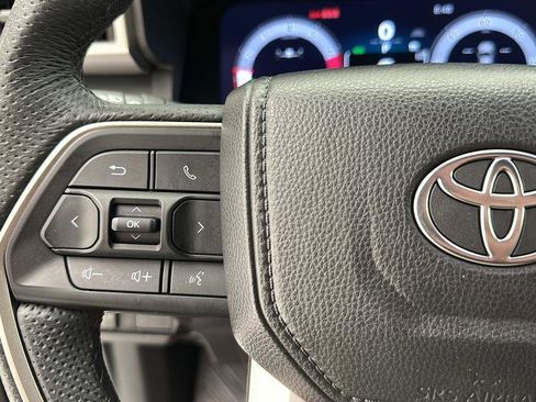 Used 2025 Toyota Tacoma TRD Off-Road AWD/4WD image 18