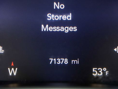 Used 2023 Chrysler Pacifica Touring-L image 16