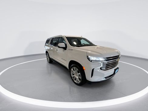 Used 2023 Chevrolet Suburban High Country image 2