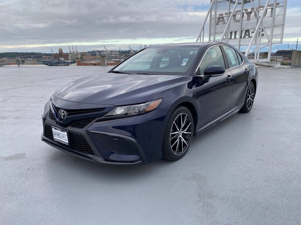 Used 2021 Toyota Camry SE w/ Cold Weather Package AWD/4WD image 4