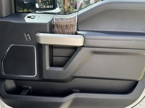 Used 2017 Ford F350 Lariat w/ Chrome Package image 44
