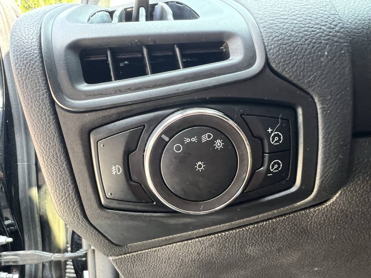 Used 2012 Ford Focus SE FWD image 20