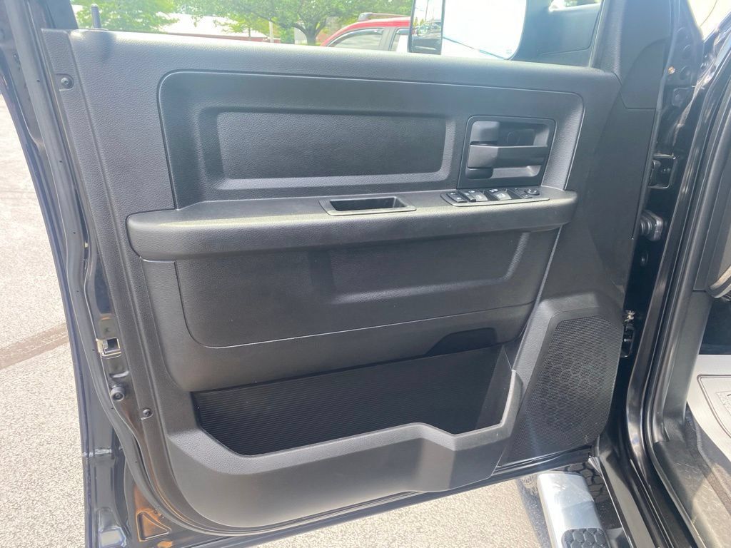 Used 2018 RAM 2500 Tradesman w/ Chrome Appearance Group AWD/4WD image 11