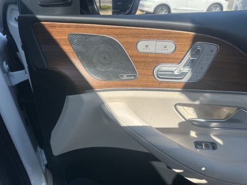 Used 2024 Mercedes-Benz GLS 450 4MATIC image 10