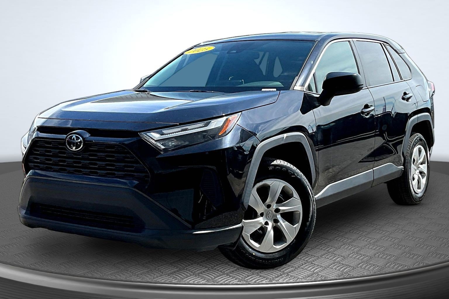 Used 2023 Toyota RAV4 LE AWD/4WD image 1