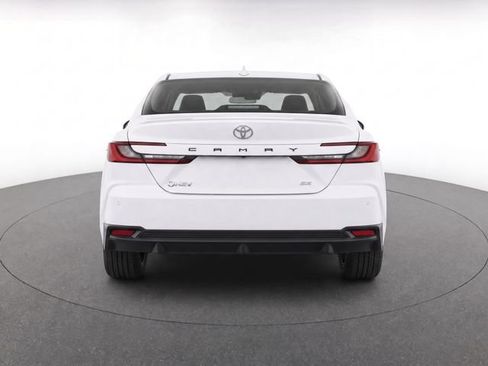 Used 2025 Toyota Camry SE w/ Convenience Package FWD image 3