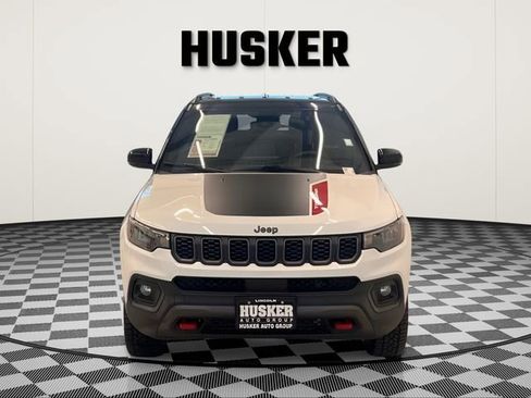 Used 2025 Jeep Compass Trailhawk AWD/4WD image 3