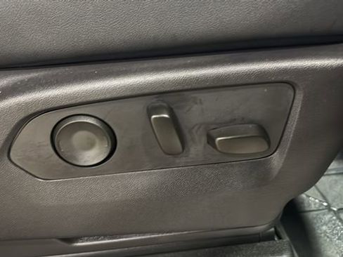 Used 2024 Chevrolet Silverado 1500 ZR2 w/ Technology Package image 33