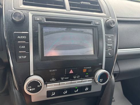 Used 2014 Toyota Camry SE FWD image 12