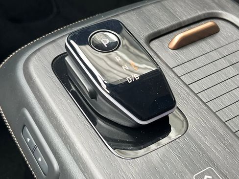 Used 2024 Nissan Ariya FWD image 24