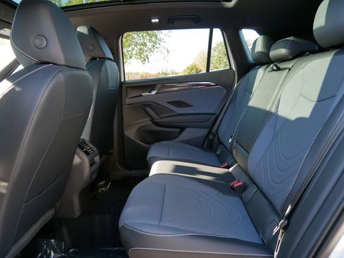 New 2026 Volkswagen Tiguan SE R-Line image 7