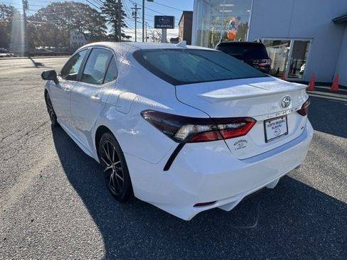 Used 2022 Toyota Camry SE image 5
