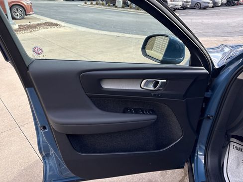 Used 2025 Volvo XC40 B5 Plus image 14