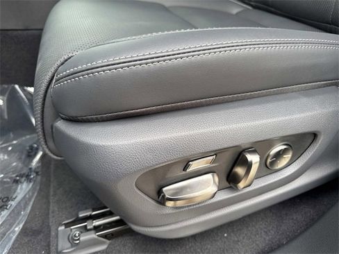 New 2025 Lexus LX 600 4WD w/ Luxury Package image 19