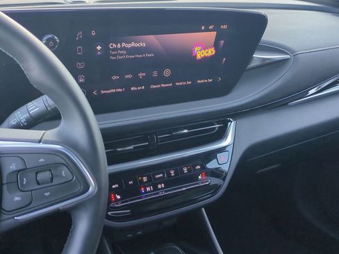 Used 2024 Buick Envista Avenir image 32